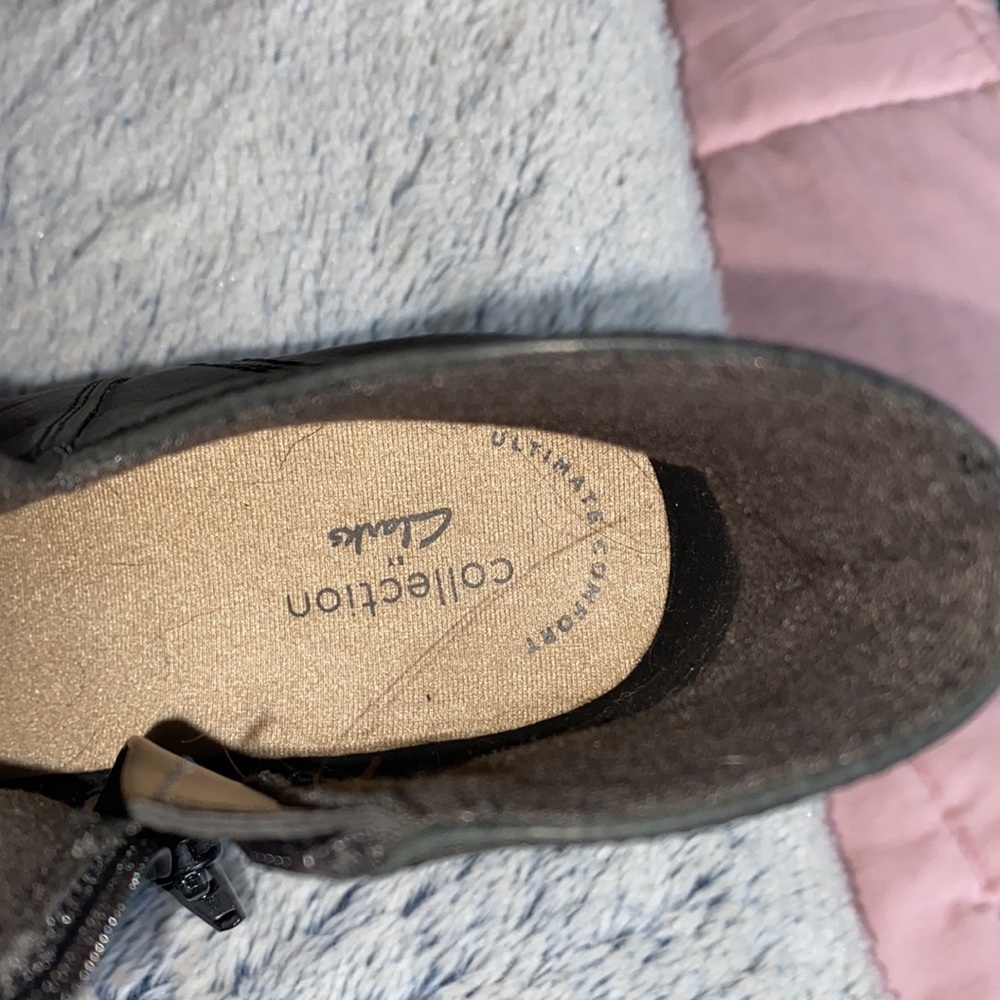 Brand New Clarks,,,,, tried on one time in house,,,,, 💓💓💓 - Picture 5 of 6